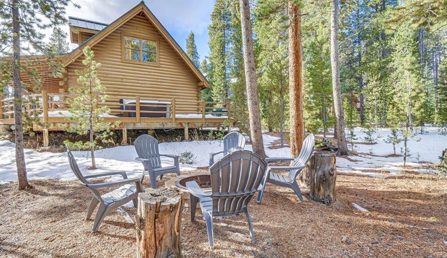 Breckenridge Cabin w/ Hot Tub: 1 Mi to Peak 7!