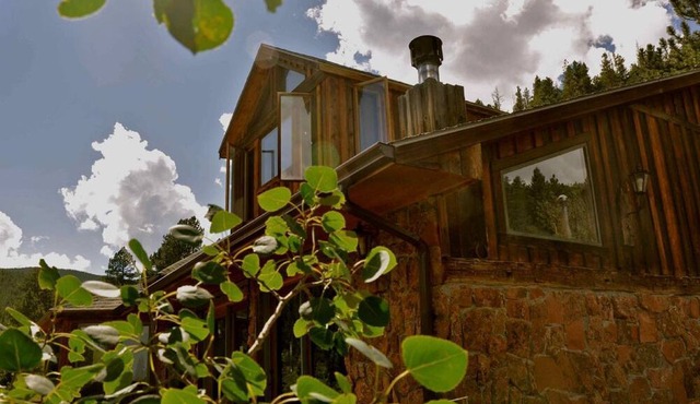 Charming Cabin with Mountain Views near Indian Peaks Wilderness in Nederland, Colorado