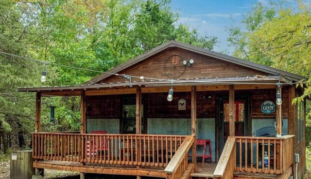 Wonderful Rustic Cabin with Barbecue in Miami, Oklahoma