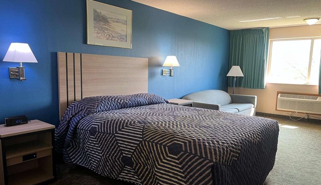 King Bed|Smoking|Marysville