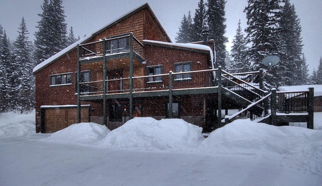 Deluxe Remodeled Cabin with Hot Tub near Breckenridge Ski Resort, Colorado
